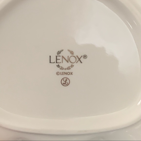Lenox Aegean Collection Medium Shell Shaped Dish 5 5/8” Gold Trim - Picture 8 of 8